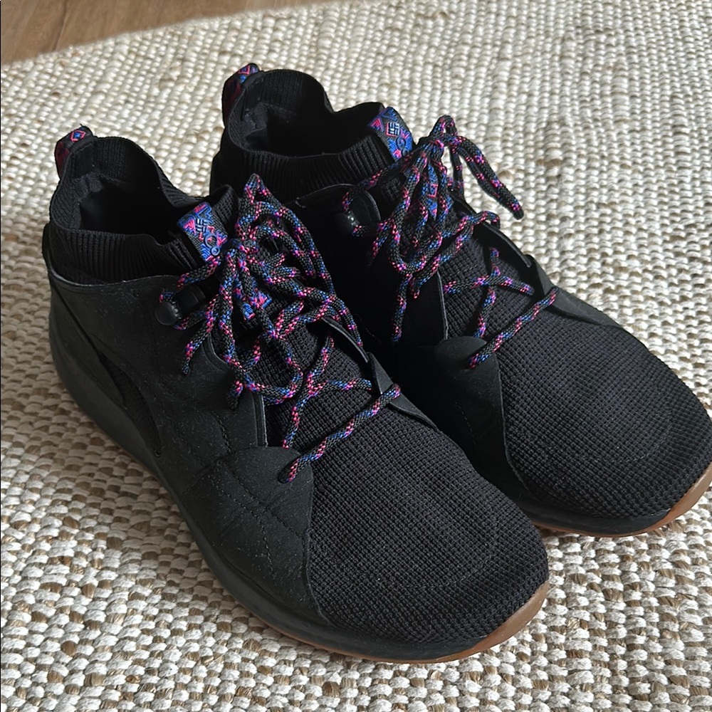 Black Sneakers with Multicolor Laces